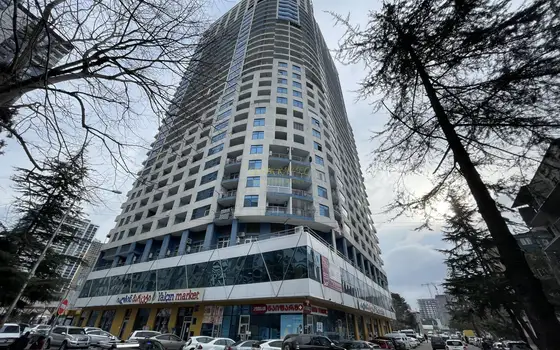 3-спальная квартира с новым ремонтом и видом на море на ул. Пиросмани - სურათი 1