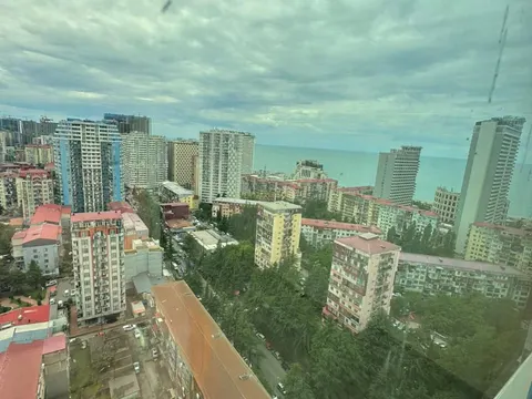 Четырехкомнатная квартира у моря.