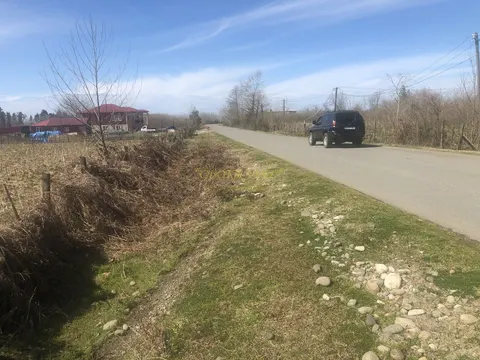 Продается участок у реки с видом на горы в Кобулети. Грузия.