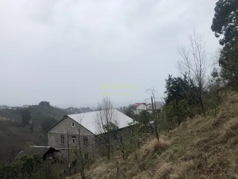 Продается земельный участок с видом на море и горы в тихом месте в Махинджаури.