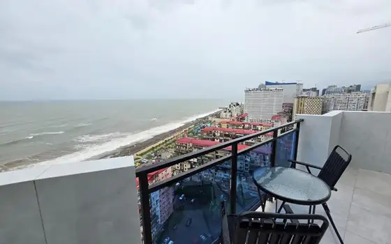 Трехкомнатная квартира с видом на море.