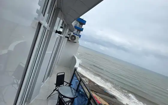 Трехкомнатная квартира с видом на море.