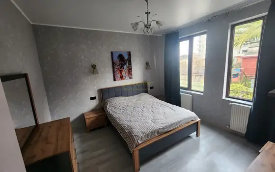 Продается благоустроенный двухэтажный частный дом в городе Батуми.