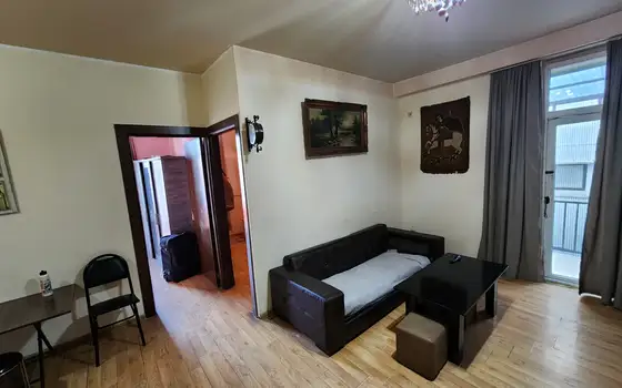 3-комнатная квартира с балконом в старом Батуми - სურათი 1