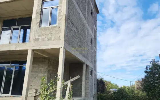 Продается пять этажный дом в Чакви.