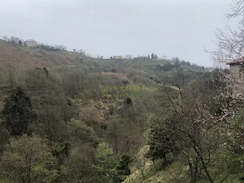 Продается земельный участок с видом на море и горы в тихом месте в Махинджаури.