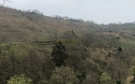 Продается земельный участок с видом на море и горы в тихом месте в Махинджаури.