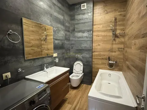 Трехкомнатная квартира в центре Батуми.