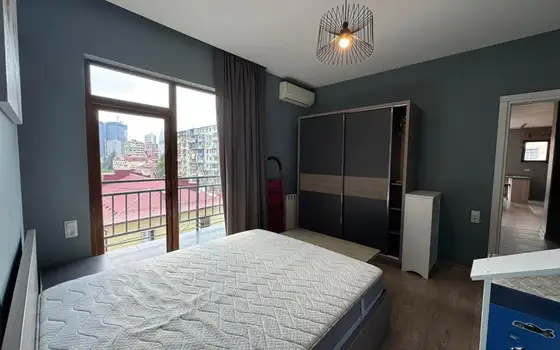 Трехкомнатная квартира в центре Батуми.