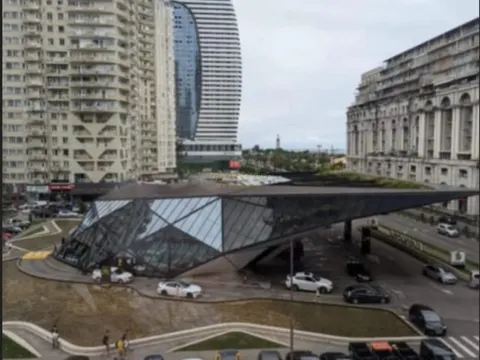 Продается трехкомнатная квартира у моря.