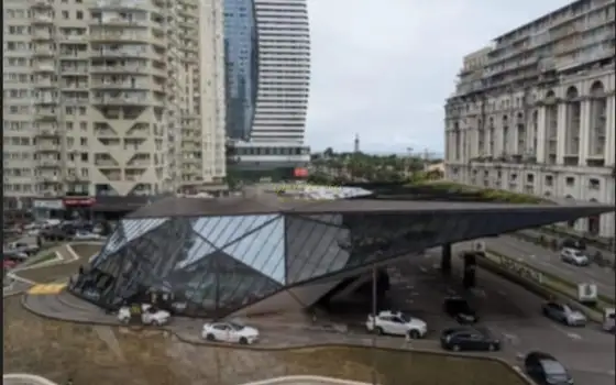 Продается трехкомнатная квартира у моря.