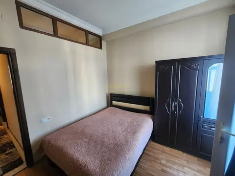 Продается четырехкомнатная квартира.