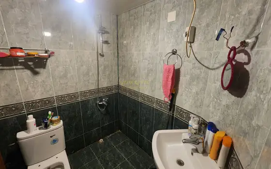 Продается четырехкомнатная квартира.