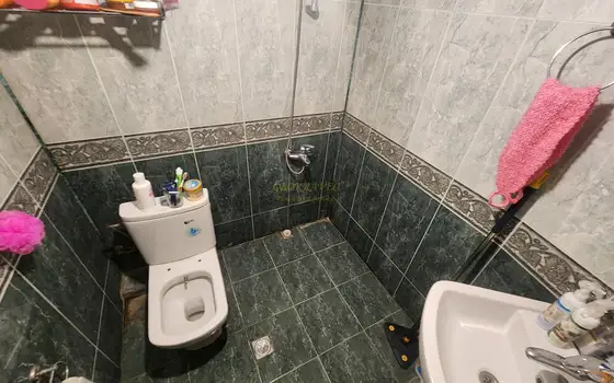 Продается четырехкомнатная квартира.