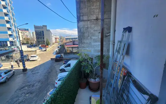 Продается четырехкомнатная квартира.