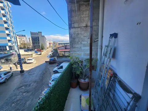 Продается четырехкомнатная квартира.