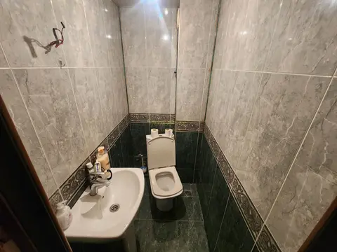 Продается четырехкомнатная квартира.