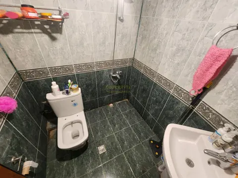 Продается четырехкомнатная квартира.