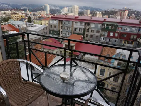 Трехкомнатная квартира в центре города.