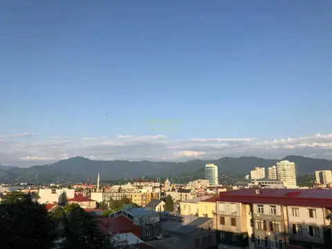 Трехкомнатная квартира в центре города.