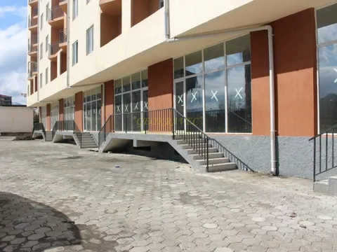 Продается коммерческая площадь под торговый центр в активном месте.