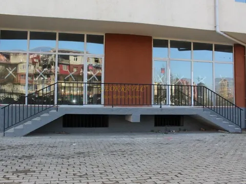 Продается коммерческая площадь под торговый центр в активном месте.