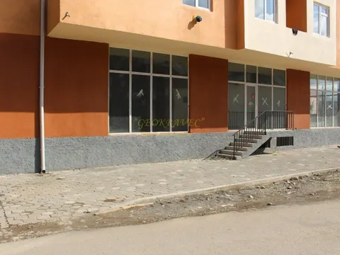 Продается коммерческая площадь под торговый центр в активном месте.