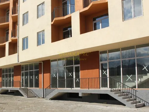 Продается коммерческая площадь под торговый центр в активном месте.