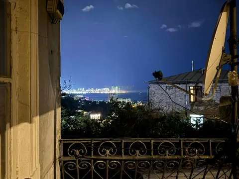 Частный дом с видом на море.