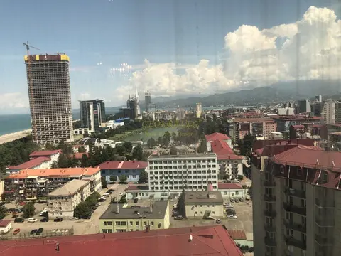 Продается квартира с шикарным ремонтом в доме "Гумбати груп" Батуми, с видом на море, горы и  город Батуми.
