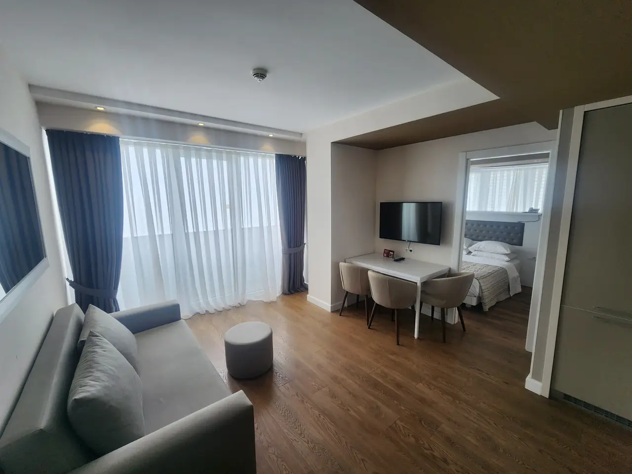 Designer 1-Bedroom Apartment with Sea View in Alliance Palace Batumi, photo 1