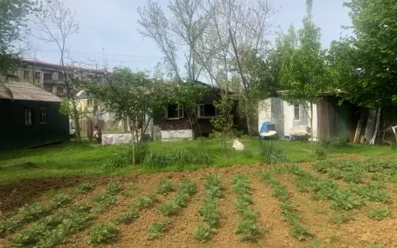 Продается земельный участок в тихом районе от моря 2 км-ах в Чакви.
