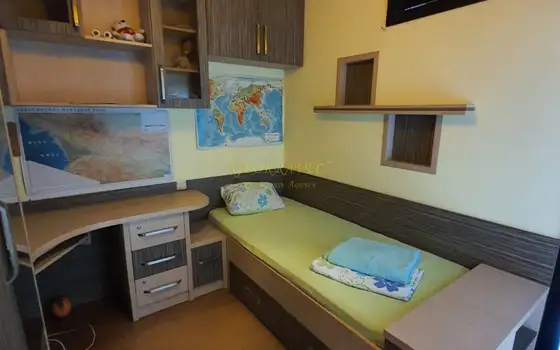 Продается квартира в центре старого Батуми на 5 этаже с ремонтом и мебелью.