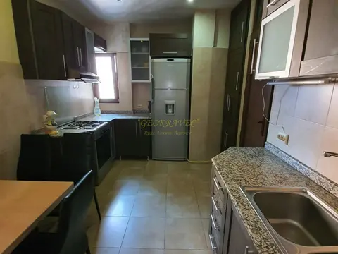 Продается квартира в центре старого Батуми на 5 этаже с ремонтом и мебелью.