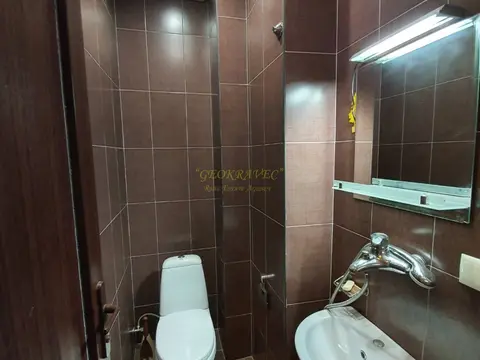 Продается квартира в центре старого Батуми на 5 этаже с ремонтом и мебелью.