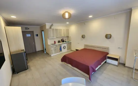 Студия с мебелью и балконом в 500 м от моря в Батуми - სურათი 1