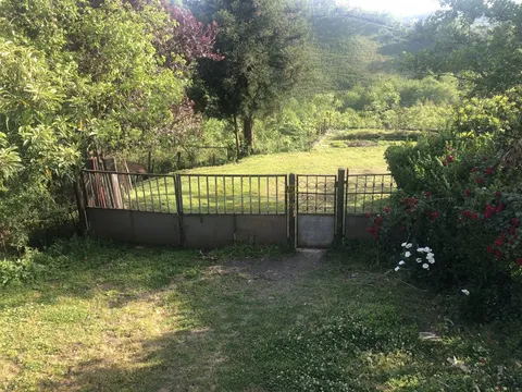 Продается частный дом в тихом районе с красивым видом на горы, в Кобулетском муниципалитете.