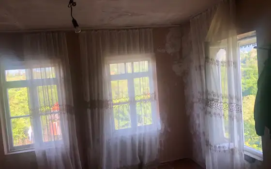Продается частный дом в тихом районе с красивым видом на горы, в Кобулетском муниципалитете.