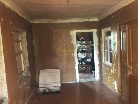 Продается частный дом в тихом районе с красивым видом на горы, в Кобулетском муниципалитете.