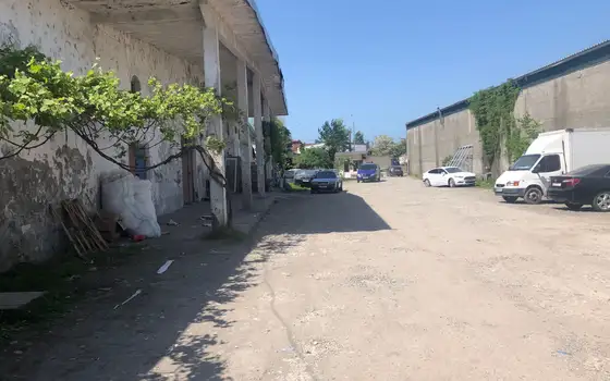 Коммерческий участок с бывшим заводом - სურათი 1
