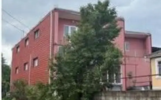 Коммерческое здание с участком в Батуми - изображение 1