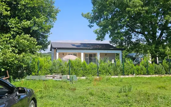 Земельный участок 400 м² в Капровани, рядом с пляжем - изображение 1