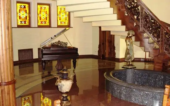 Baroque-style mansion in the center of Batumi, photo 11