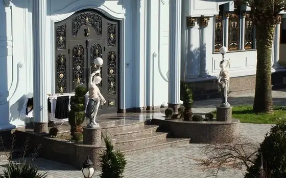 Baroque-style mansion in the center of Batumi, photo 3