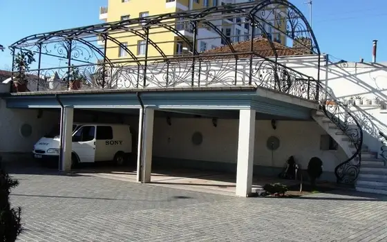 Baroque-style mansion in the center of Batumi, photo 4