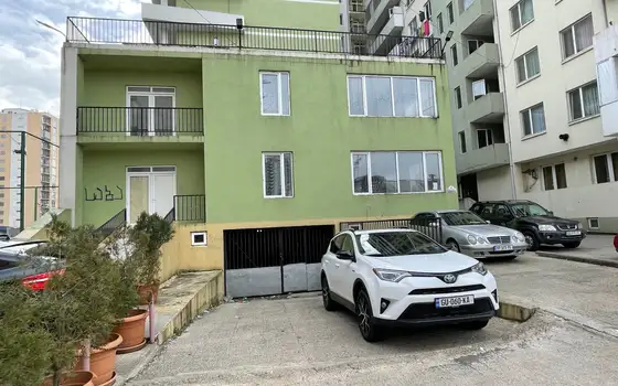 Трехэтажное коммерческое помещение с террасой на Давида Агмашенебели, фото 2