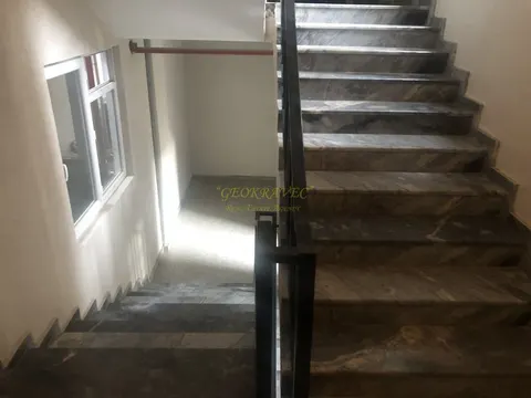 Продается квартира на седьмом этаже в центре старого города Батуми шикарним видом на горы, море и город.