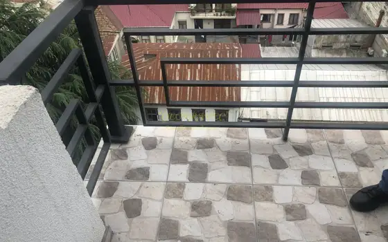 Продается квартира на седьмом этаже в центре старого города Батуми шикарним видом на горы, море и город.