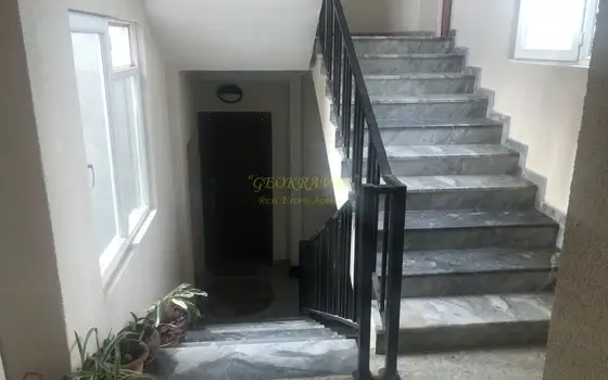 Продается квартира на седьмом этаже в центре старого города Батуми шикарним видом на горы, море и город.