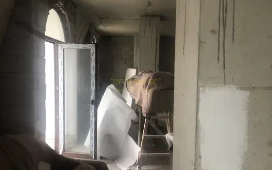 Продается квартира на седьмом этаже в центре старого города Батуми шикарним видом на горы, море и город.